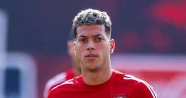 الأهلى يستعد لتقديم عرض مغرى لتجديد عقد إمام عاشور مع نهاية الموسم