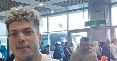 إمام عاشور يرتدي ملابس الإحرام استعدادا لرحلة العمرة المباركة