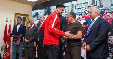النادى الأهلى يتسلم كأس دورى المرتبط من اتحاد كرة السلة