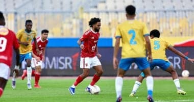 الأهلى يواجه الإسماعيلى في صراع مثير بالدورى المصرى
