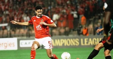 محمد علي بن رمضان يفوت فرصة التهديف للأهلي ضد الجيش الملكي صور