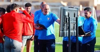 ماهر يقدم محاضرة فيديو للاعبي سيراميكا قبل مواجهة الزمالك بالكأس