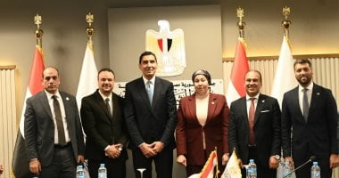 وزير الرياضة يعلن تأييده للأندية الشعبية ومراكز الشباب في البلاد