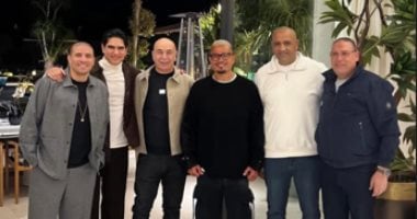 حسام حسن يشارك لحظة مميزة مع عمرو دياب خلال حفل سحور فني