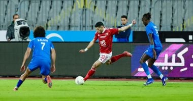 الأهلي يتغلب على سموحة بهدف ويتصدر الدوري بشكل مؤقت