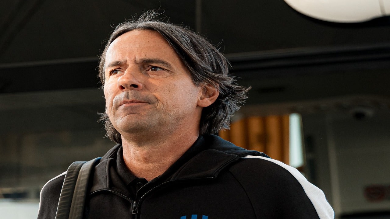 الهلال يفكر في إقالة المدرب إنزاجي بعد تصاعد الضغوط عليه