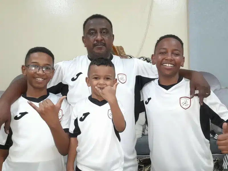 رئيس الشباب يستجيب لنداء «البعاعيت» ويتدخل لصالح «أرباب» وأبنائه الثلاثة في السعودية