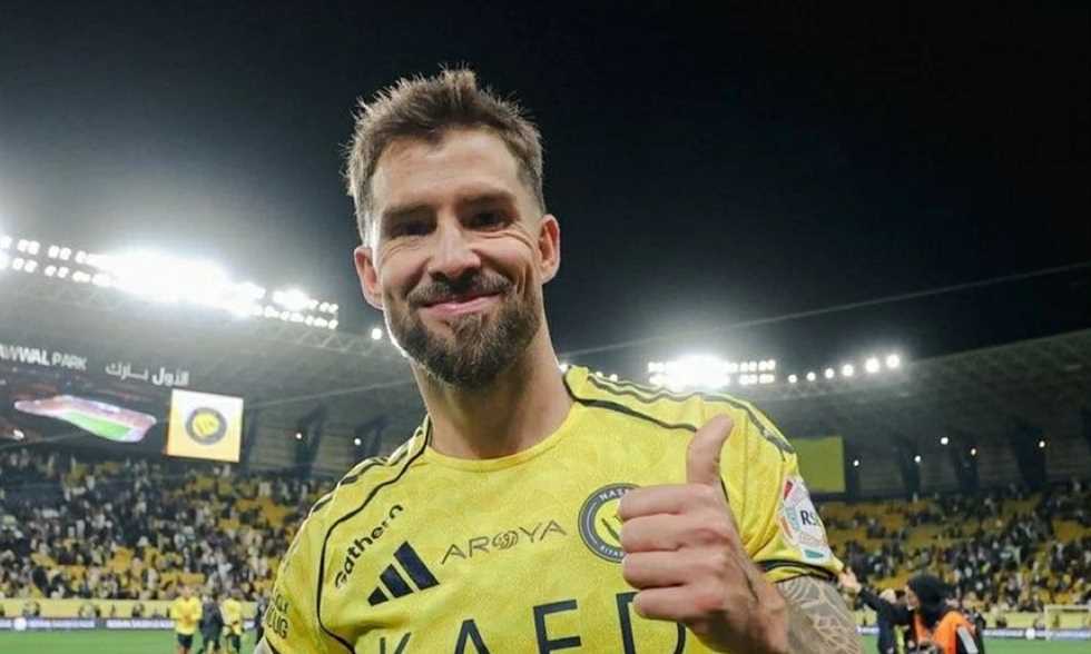 3 مباريات تفصل إنييجو مارتينيز عن تمديد عقده مع نادي النصر