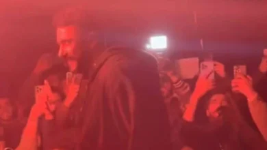 أحمد العوضي يُنهي تصوير مسلسل علي كلاي ويحتفل مع فريق العمل