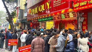 أسعار الذهب تتراجع صباح 12 مارس وسط ضغوط جني الأرباح