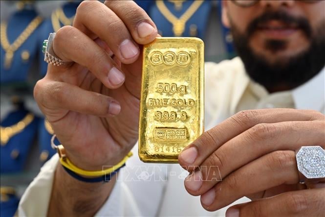 أسعار الذهب تشهد تقلبات حادة مع بقاء المعدن النفيس عند مستويات مرتفعة – مشاهير