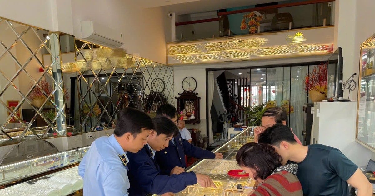 أسعار الذهب في شركات SJC وDOJI وBTMC وخواتم الذهب عيار 24 قيراطًا إلى جانب تحركات السوق العالمية