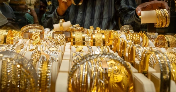 أسعار الذهب في مصر اليوم الاثنين تتصدر عيار 21 بمبيعات عند 7450 جنيهًا لدى الصاغة