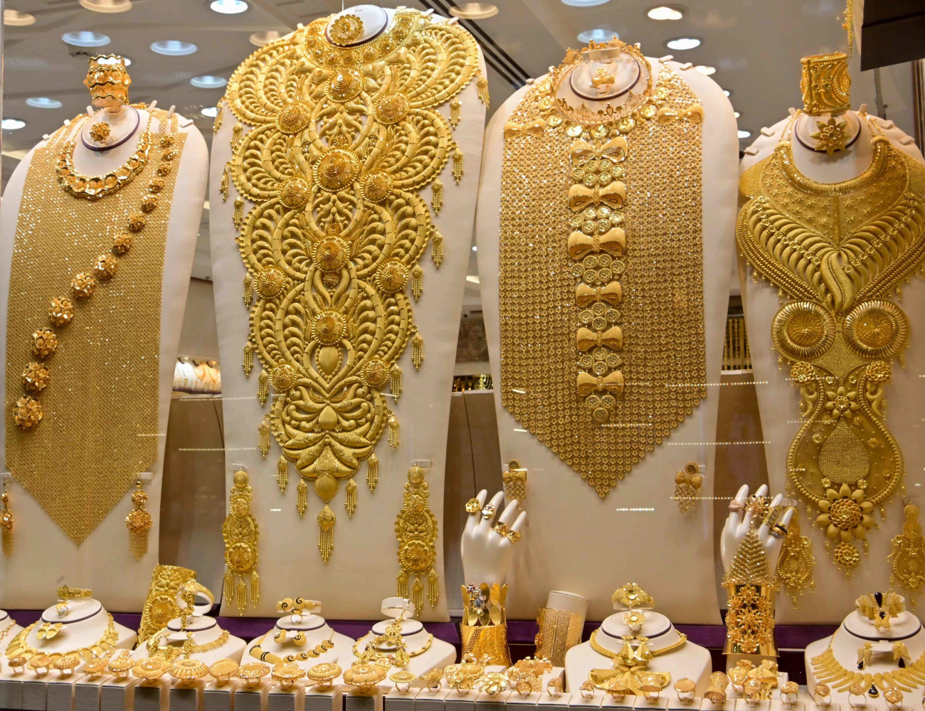 أسعار الذهب في مصر اليوم وعيار 14 يصل إلى 4950 جنيهًا