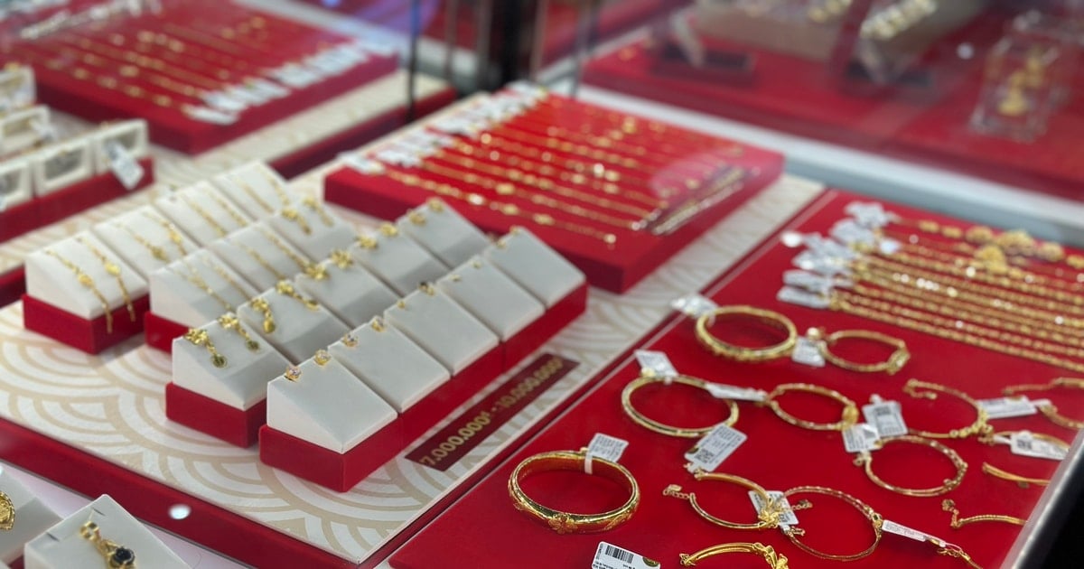 أسعار ذهب SJC وخواتم الذهب المحلية إلى جانب تحركات أسعار الذهب العالمية اليوم