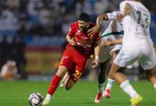 إصابة قوية تنهي موسم وليد الأحمد مع القادسية عقب التحام قوي مع لاعب الأهلي