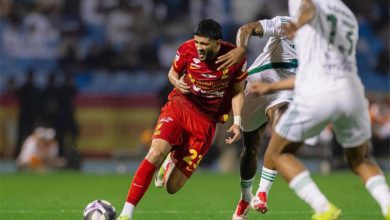 إصابة قوية تنهي موسم وليد الأحمد مع القادسية عقب التحام قوي مع لاعب الأهلي