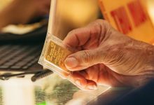 ارتفاع غير متوقع في أسعار الذهب يثير اهتمام المستثمرين في الأسواق العالمية