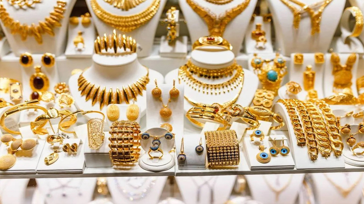 ارتفاع غير مسبوق في أسعار الذهب الأحد 1 مارس 2026 مع قفزة 800 جنيها في يوم واحد