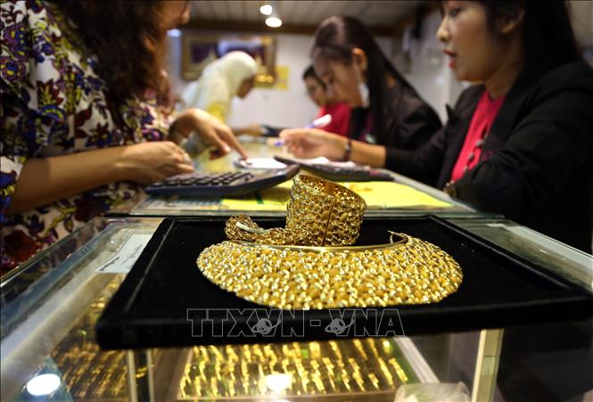 استقرار أسعار الذهب المحلية مع فروق تصل إلى 24 مليون دونغ فيتنامي للأونصة مقارنة بالأسعار العالمية