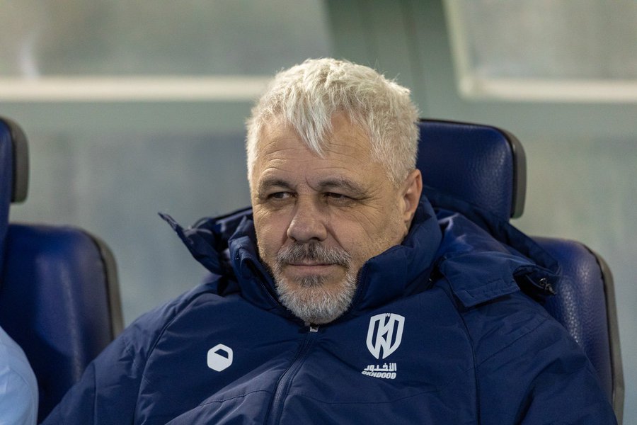 الأخدود يطيح بسوموديكا ويبدأ البحث عن مدرب جديد لإنقاذ الفريق من الهبوط