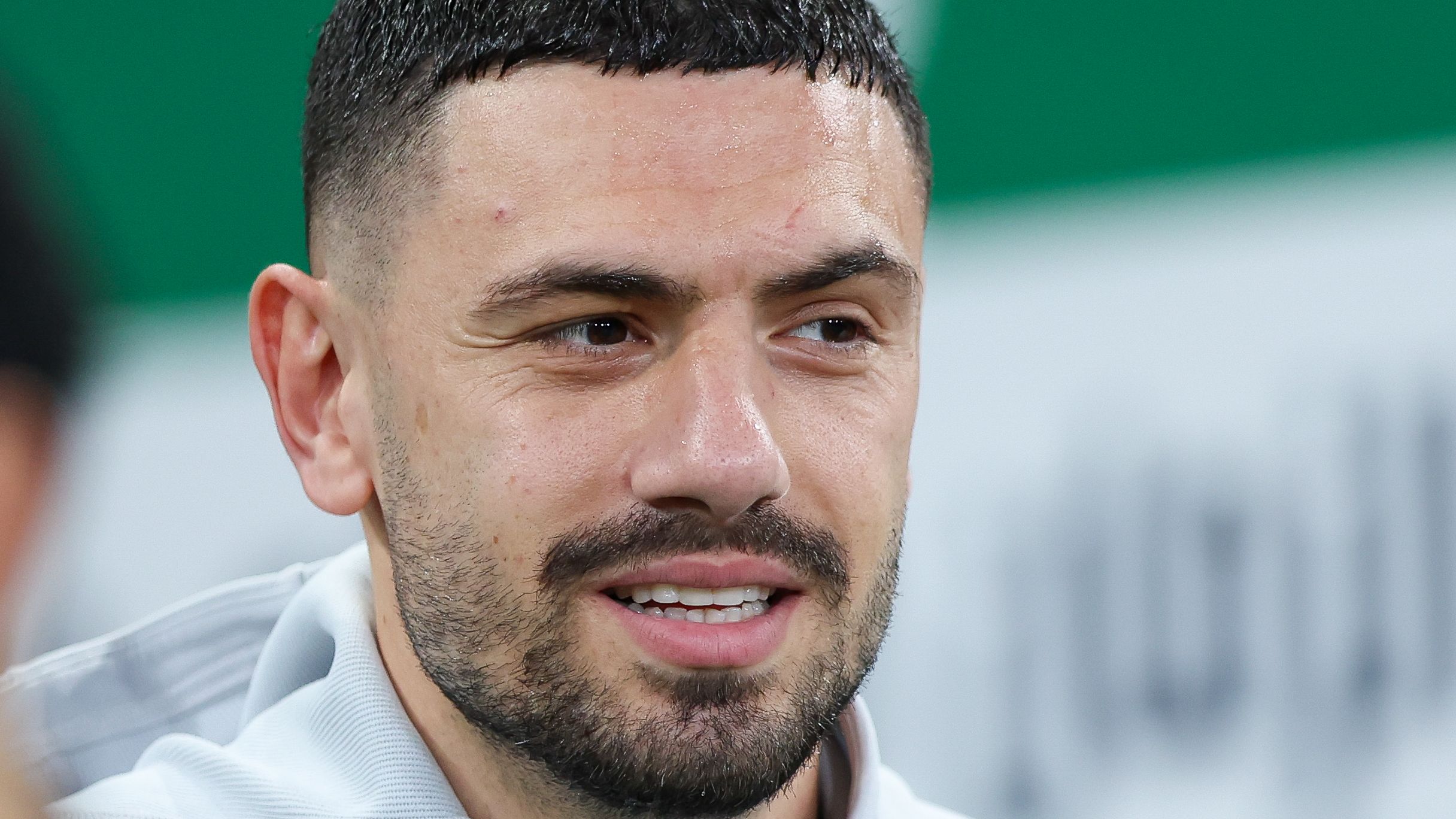 الأهلي اليوم يواجه هزيمة أمام القادسية وريو بيدرو يوضح أسباب الخسارة وتصاعد التوترات بين بنو قادس وديميرال