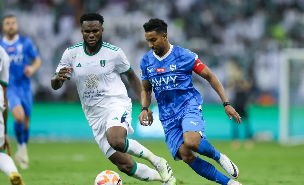 الأهلي يتخذ قراراً حاسماً استعداداً لمواجهة الهلال في كلاسيكو الدوري السعودي – مشاهير