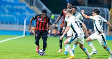 الاتحاد يتعرض لهزيمة غير متوقعة أمام الرياض في الدوري السعودي فيديو