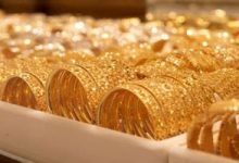 الذهب يتراجع وسط تداول الأونصة قرب 5000 دولار وترقب قرار الفائدة الأمريكية مع خسائر 5.8 أطنان من الصناديق الاستثمارية