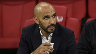 الركراكي يتجاهل العروض العربية ويختار مشروعًا مختلفًا