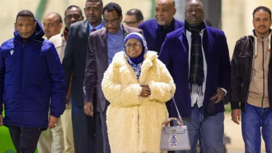 السفيرة السودانية تقدم دعمًا دبلوماسيًا وتحفز لاعبي الهلال داخل أكاديمية الرجاء