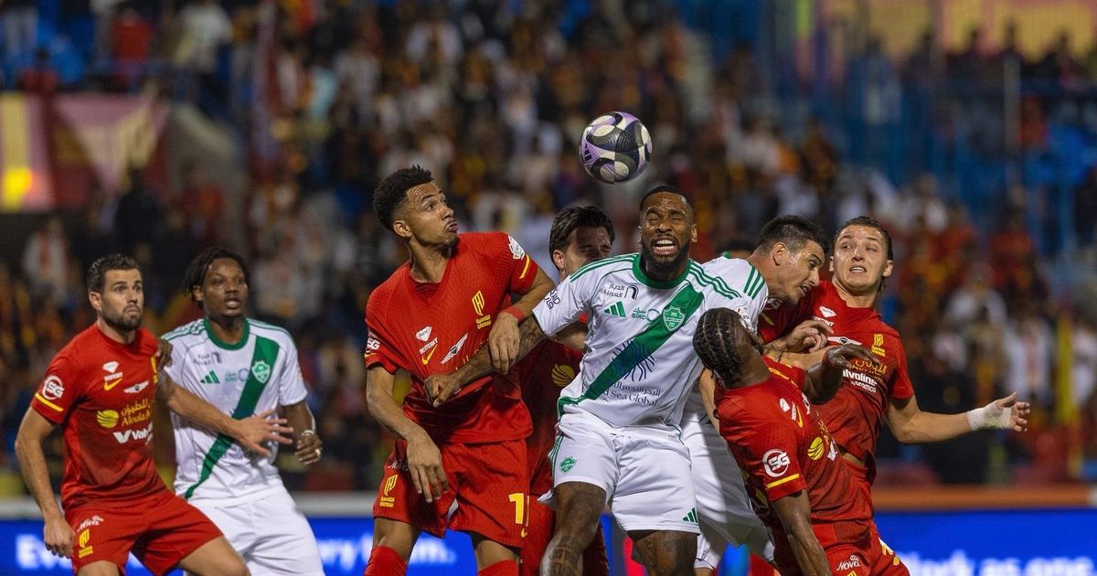 العمار يتألق وميندي يواجه انتقادات في قمة القادسية والأهلي