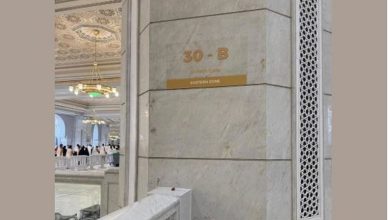 «العناية بالحرمين» تطلق مشروع لوحات ترميز الأعمدة لتسهيل التنقّل في المسجد الحرام