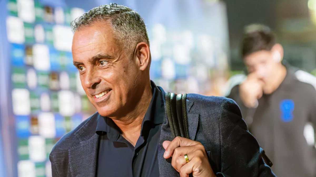 الفتح يحدد مستقبل جوميز بعد الأداء الأخير في دوري المحترفين السعودي