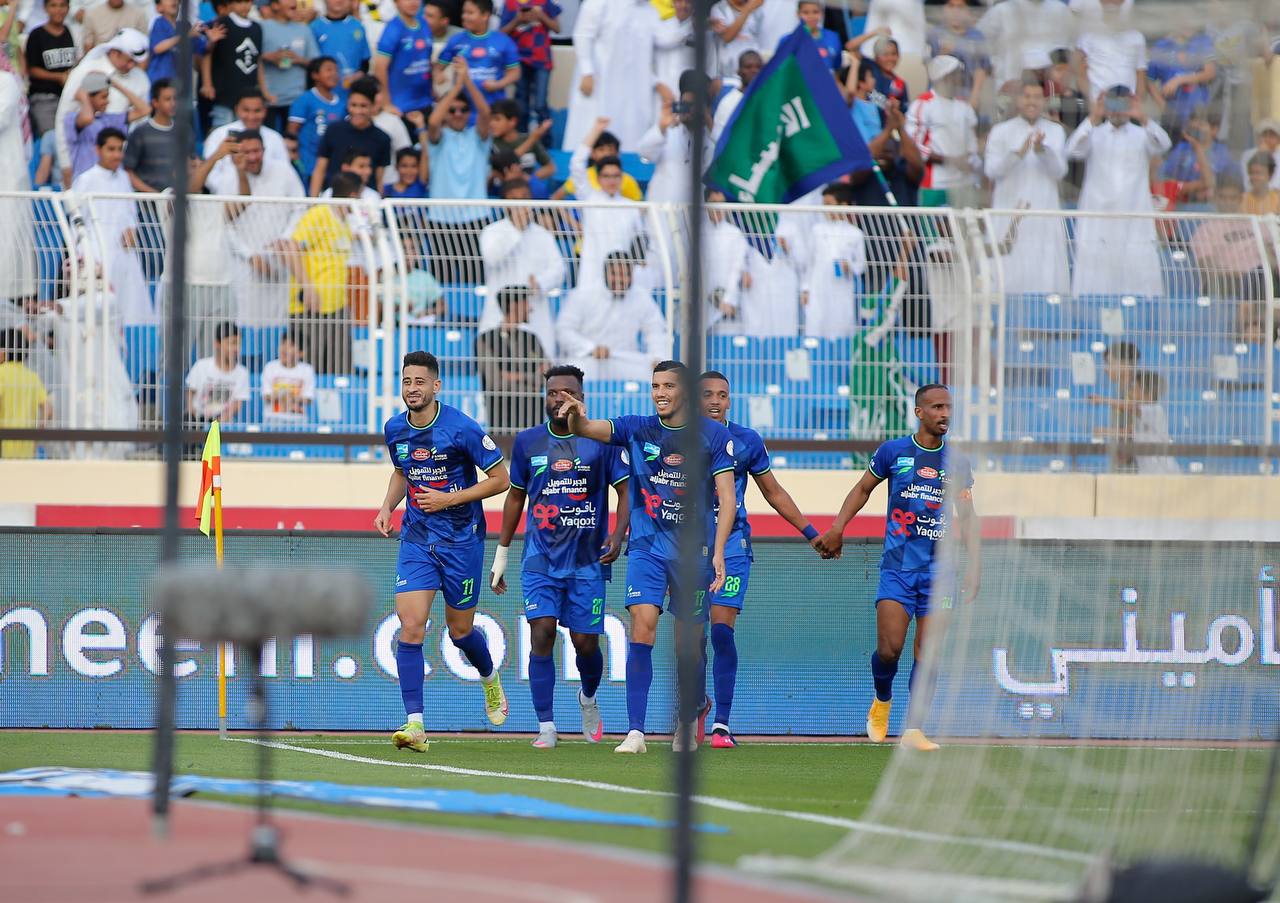 الفتح يضمن استمرارية صخرة دفاعه بعقد طويل يمتد حتى 2029 ويصمد أمام إغراءات الأندية الكبرى