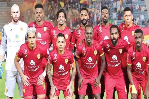 القادسية ينتزع فوزًا ثمينًا من الأهلي جدة بهدف قاتل في الدوري السعودي