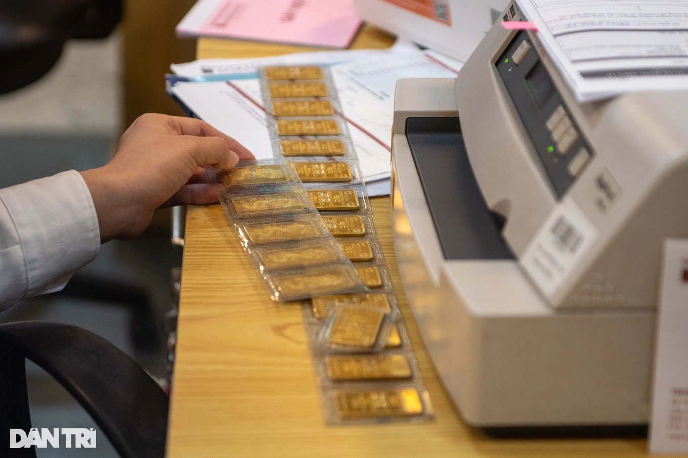 المشترون يتكبدون خسارة فورية 9 ملايين دونغ فيتنامي لكل تايل ذهب بعد أسبوع واحد من الشراء – مشاهير