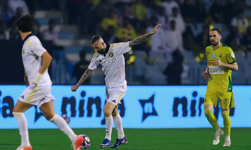 النصر يتصدر الدوري السعودي بفارق كبير بينما الهلال يقتنص الفرصة بعد تعثر الأهلي جدة