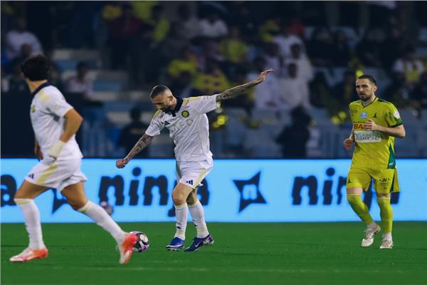 النصر يسحق الخليج ويعتلي قمة ترتيب الدوري السعودي