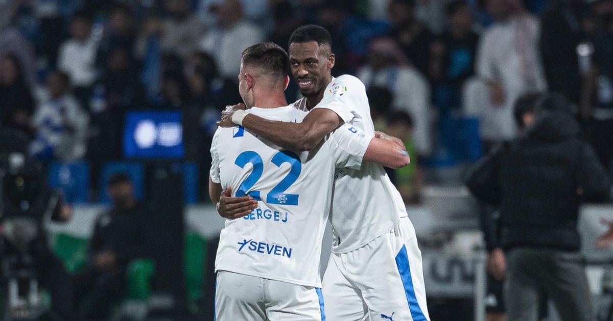 الهلال يتخطى الفتح ويخطف وصافة الدوري السعودي من الأهلي