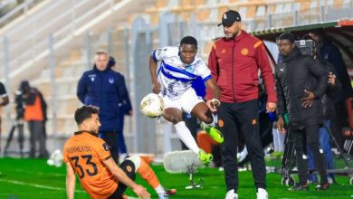 الهلال يتقدم باحتجاج رسمي للكاف على تحكيم مباراة نهضة بركان