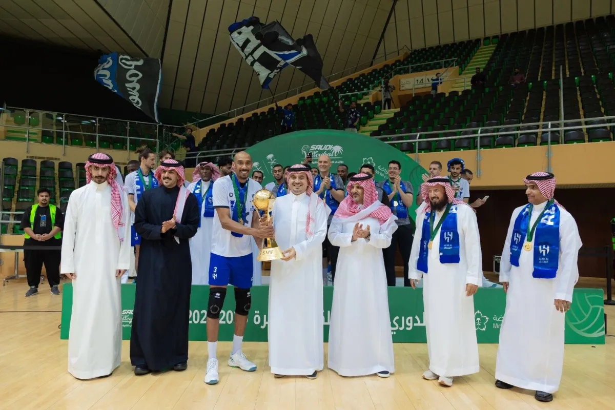 الهلال يتوّج بكأس الدوري السعودي لكرة الطائرة ويواصل تألقه