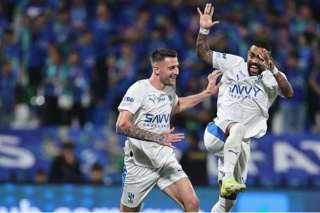 الهلال يعزز مطاردته لصدارة روشن بفوز مهم على الفتح