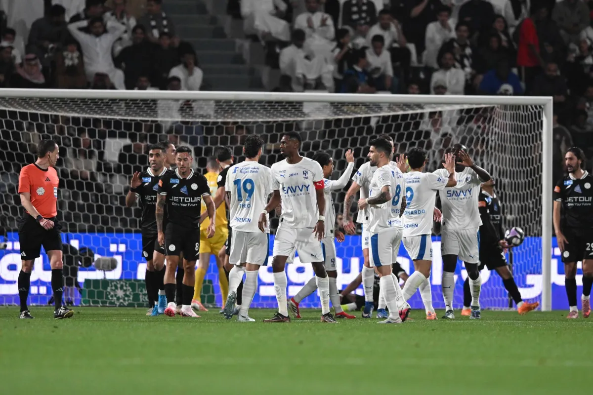 الهلال يعود بقوة إلى المنافسة بعدما يسحق الشباب بخماسية – مشاهير