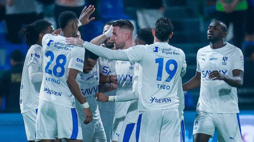 الهلال ينتقد بشدة التحكيم الأجنبي في دوري روشن ويطالب بتحسين الأداء