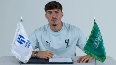 الهلال يوضح حقيقة رحلة أكتشيشيك إلى باريس