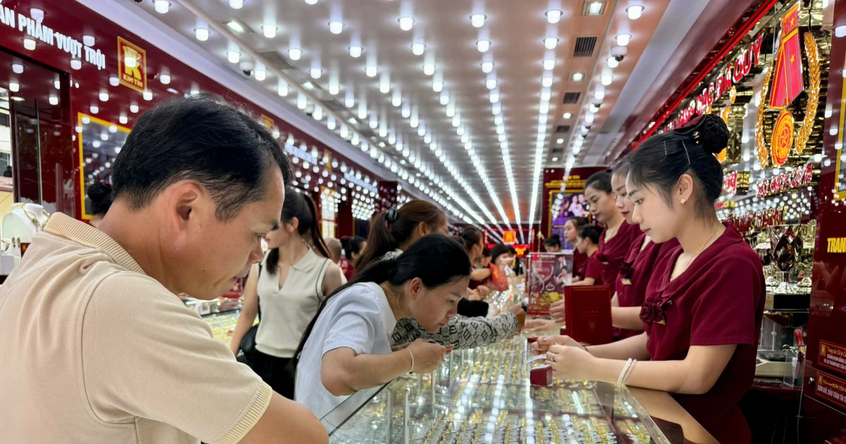 انخفاض أسعار SJC وDOJI وPNJ بمقدار 7.5 مليون دونغ فيتنامي