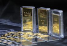 انخفاض أسعار الذهب العالمية إلى أقل من 5000 دولار للأونصة ينعكس على السوق المحلية