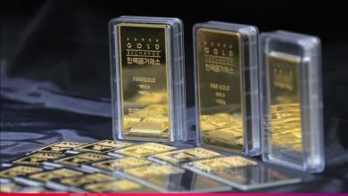 انخفاض أسعار الذهب العالمية دون مستوى 5000 دولار للأونصة