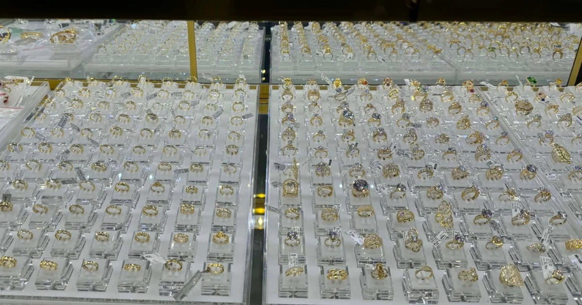 انخفاض حاد في أسعار الذهب بمقدار 3.9 مليون دونغ فيتنامي للأونصة في 20 مارس – مشاهير انخفاض حاد في أسعار الذهب بمقدار 3.9 مليون دونغ فيتنامي للأونصة في 20 مارس – مشاهير